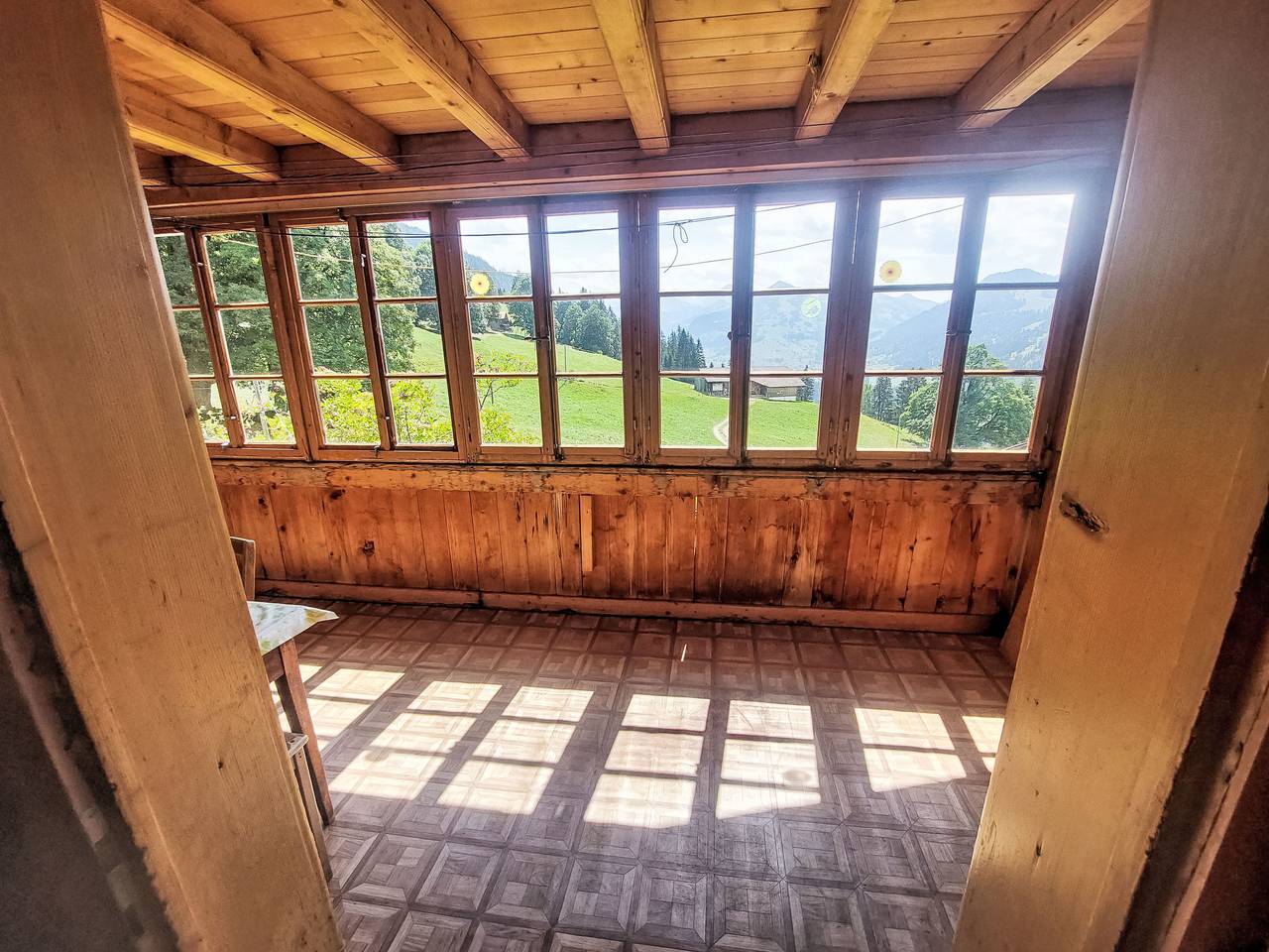 Entire apartment, Ferienwohnung mit Bergpanorama in Zweisimmen, Frutigen - Lenk - Adelboden