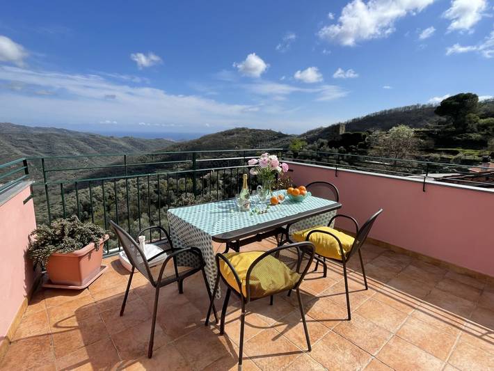 Ferienwohnung für 4 Personen, mit Terrasse und Garten sowie Ausblick in Prelà