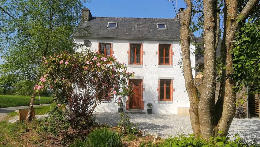 Gîte pour 6 personnes, avec jacuzzi à Paule