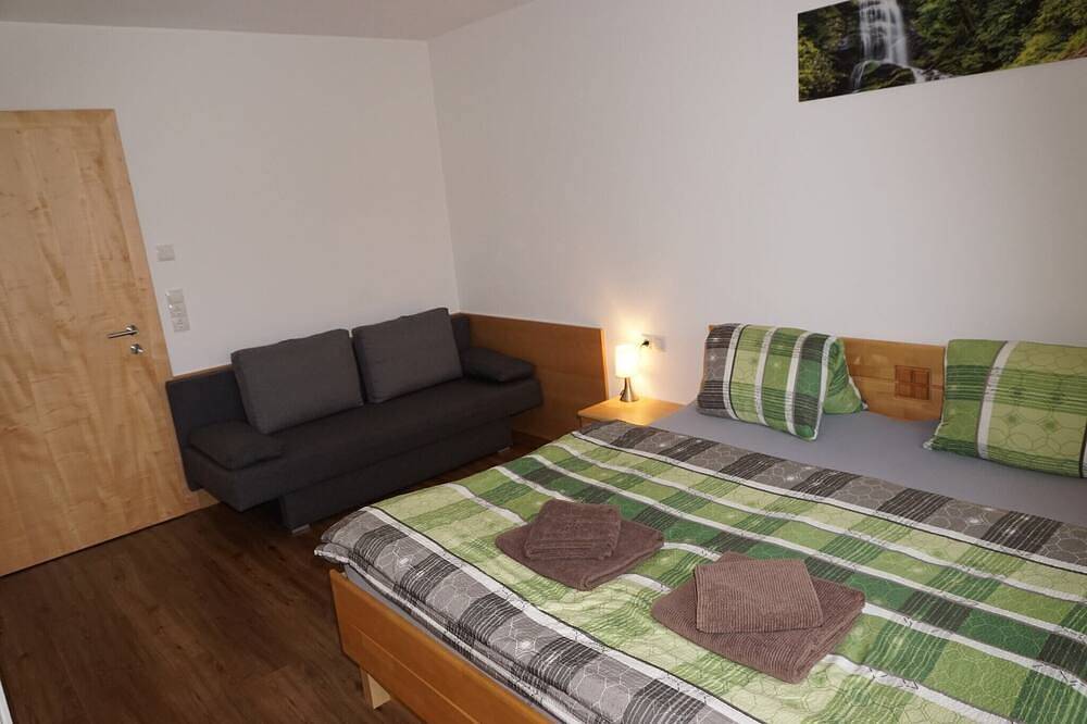 Entire apartment, Chalet in Kaltenbach near Ski Lift in Kaltenbach, Ski-Optimal Hochzillertal