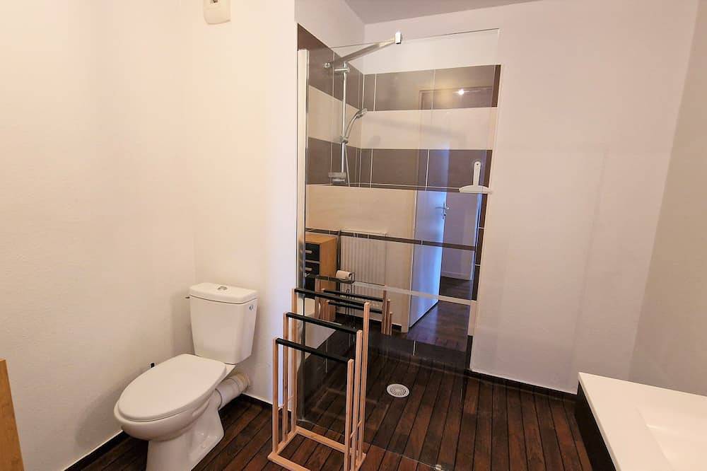 Entire apartment, Cosy upmarket apartment in Villenave-d'Ornon, Bordeaux region