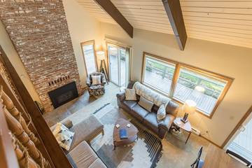 Vacation Home for 10 Guests in Mount Hood Village, Mount Hood, Picture 3