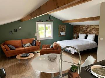 Gîte pour 2 personnes, avec jardin et piscine dans Belberaud