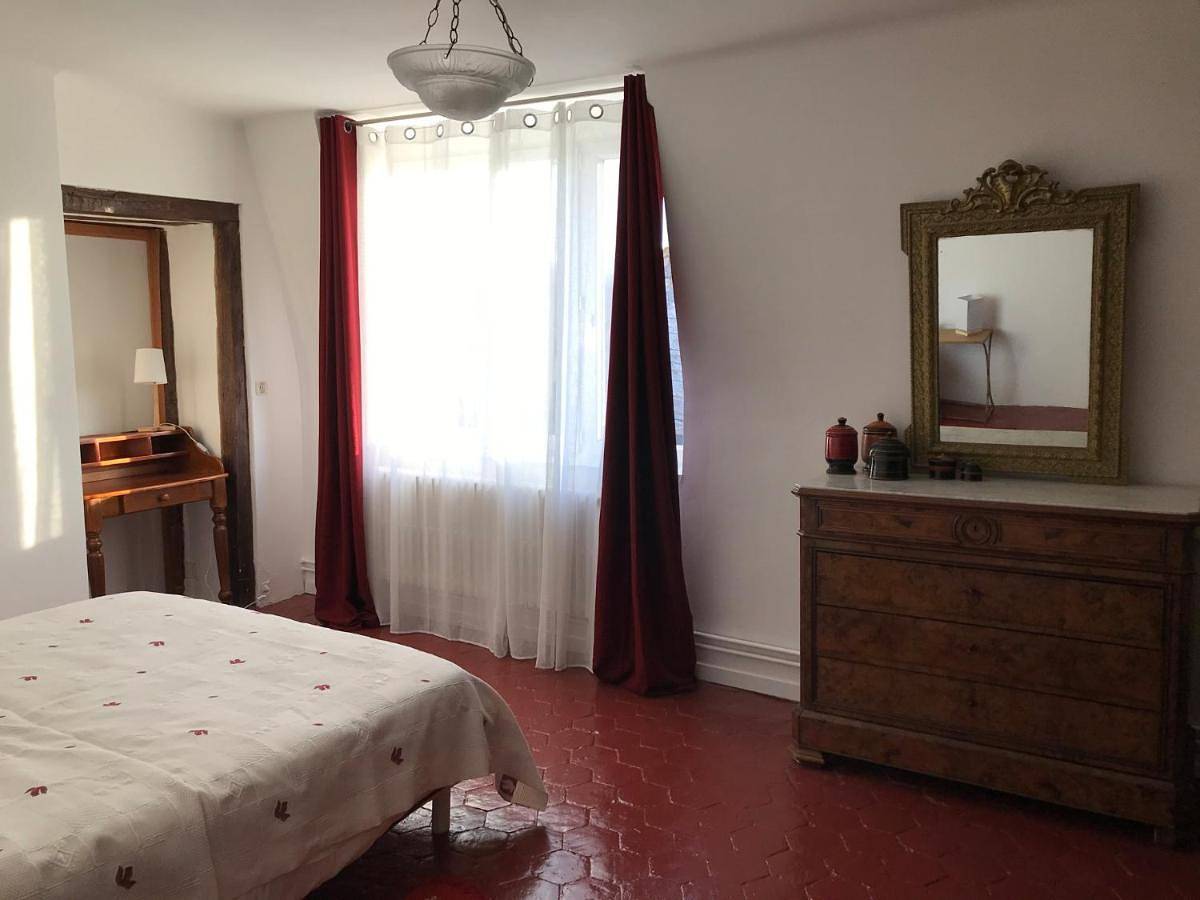 Appartement entier, Two-Bedroom Apartment in Perrigny, Région d'Auxerre