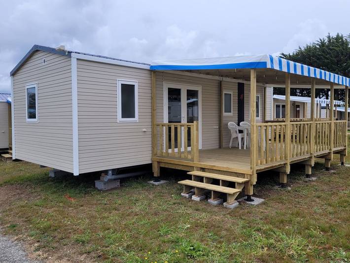 Camping pour 6 personnes, avec piscine et terrasse à Ambon