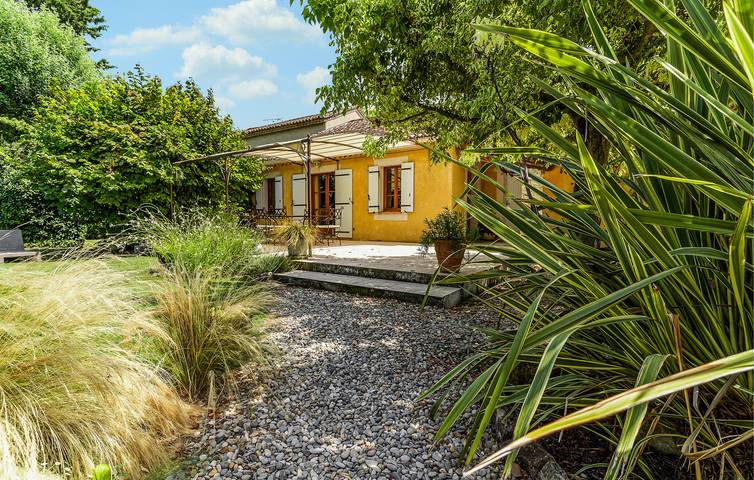 Location de vacances pour 6 personnes, avec jardin ainsi que piscine et terrasse à Pernes-les-Fontaines - 3