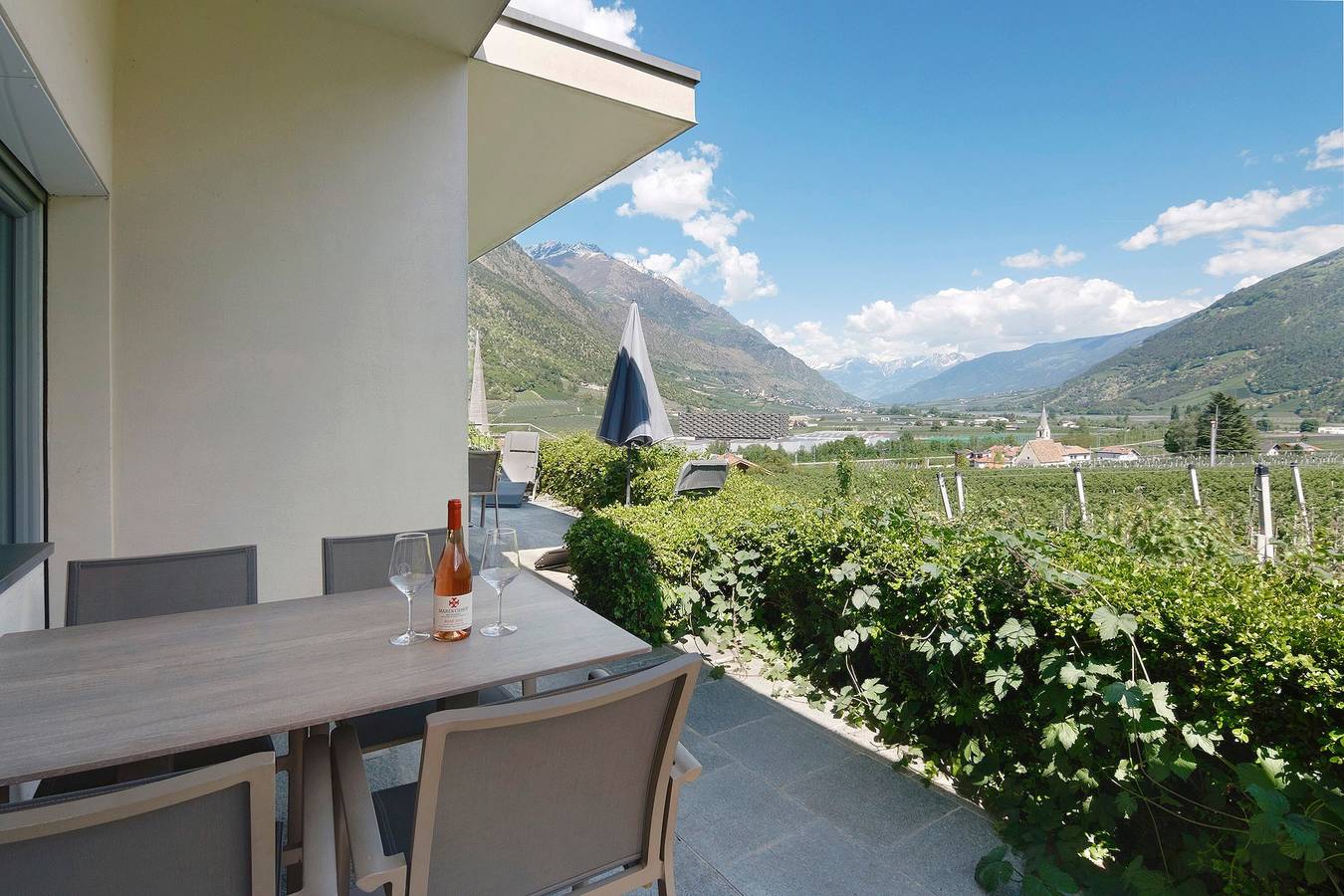 Ganze Wohnung, Ferienwohnung 'Golden' mit Bergblick, privater Terrasse und Wi-Fi in Kastelbell, Kastelbell-Tschars