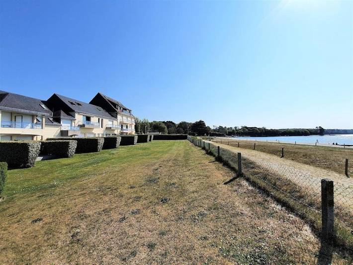 Gîte pour 4 personnes, avec terrasse ainsi que jardin et vue dans Plage Kerleven - 3