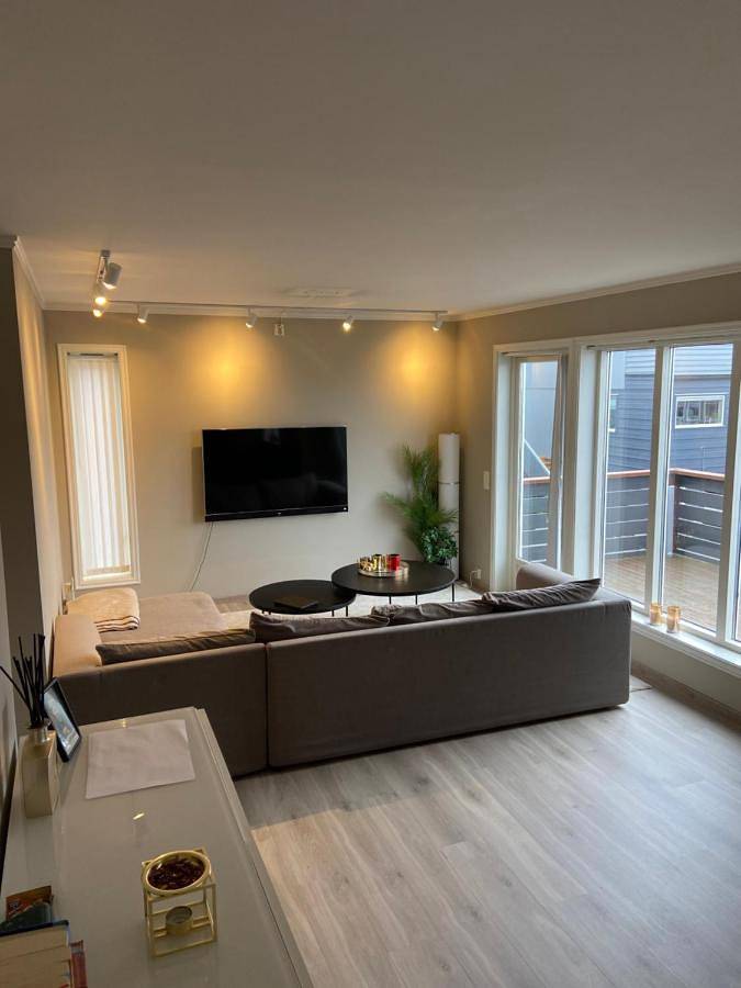 Ferieleilighet for 2 personer, med terrasse og innsjøutsikt i tillegg til utsikt i Trondheim