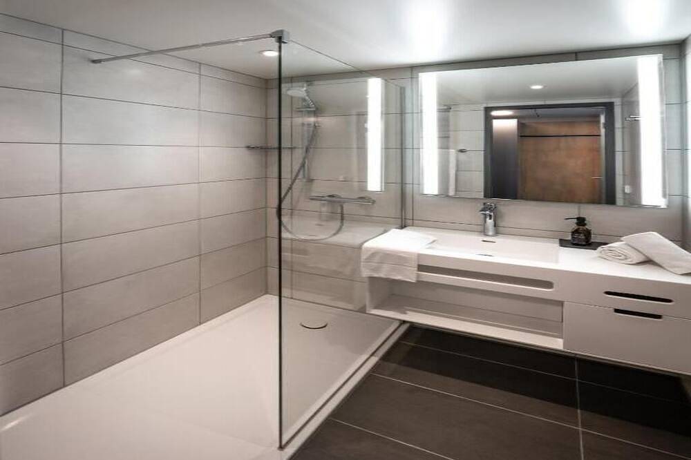 Relax in a Stylish Room | Onsite Paid Parking | Near Porsche Museum - 2 miles in Korntal-Münchingen, Circondario di Ludwigsburg