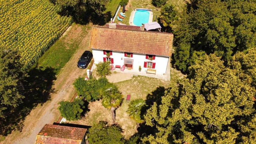 Chambre d’hôte pour 2 personnes, avec jardin et piscine ainsi que terrasse et vue dans les Hautes-Pyrénées - 3