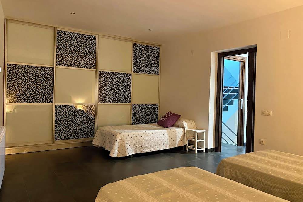 Casa Rural Espaciosa, Ubicación Única, con Jacuzzi, Apta p/ Mascotas, Rutas/btto in Peñarroya de Tastavins, Teruel Region