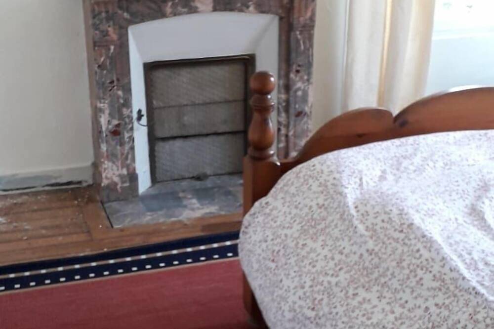 Granja histórica de 5 camas en Villedieu Les-Poeles (hogar del caballo de carreras ‘Ozo ') in Villedieu-les-Poêles, Côte de la Déroute