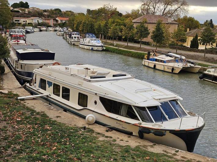 Bateau pour 2 personnes, avec terrasse et vue