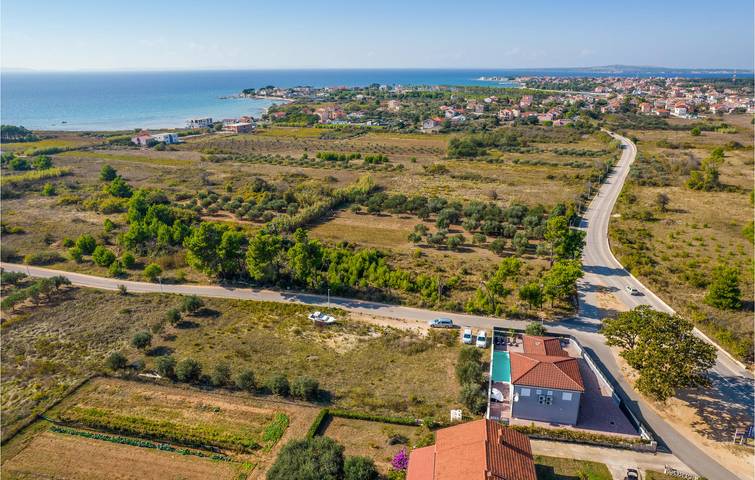 Ferienhaus für 8 Personen, mit Garten in Privlaka