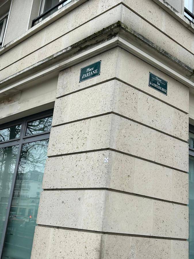 Appartement entier, Four-Bedroom Apartment with Balcony in Chessy, Seine-et-Marne
