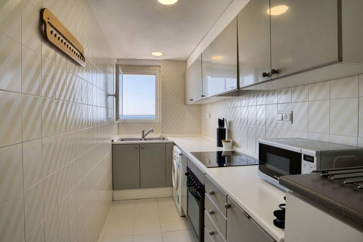 Geheel appartement, Luxe Appartement aan het strand met zeezicht & terras in Sant Antoni de Calonge, Calonge