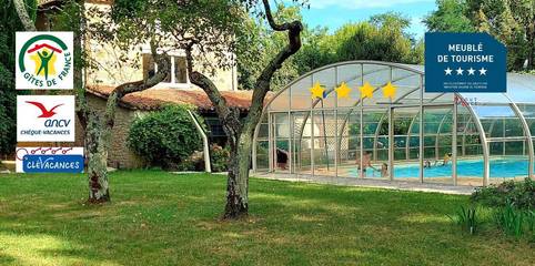 Gîte pour 12 personnes, avec vue ainsi que jardin et piscine à Duravel