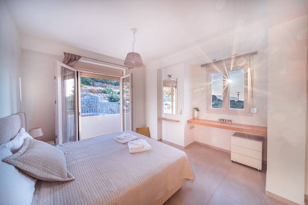 Aloni 3 bedroom Sea View Villa, sleeps 7 persons in Limenas Chersonisou, Iraklio-Heraklio region
