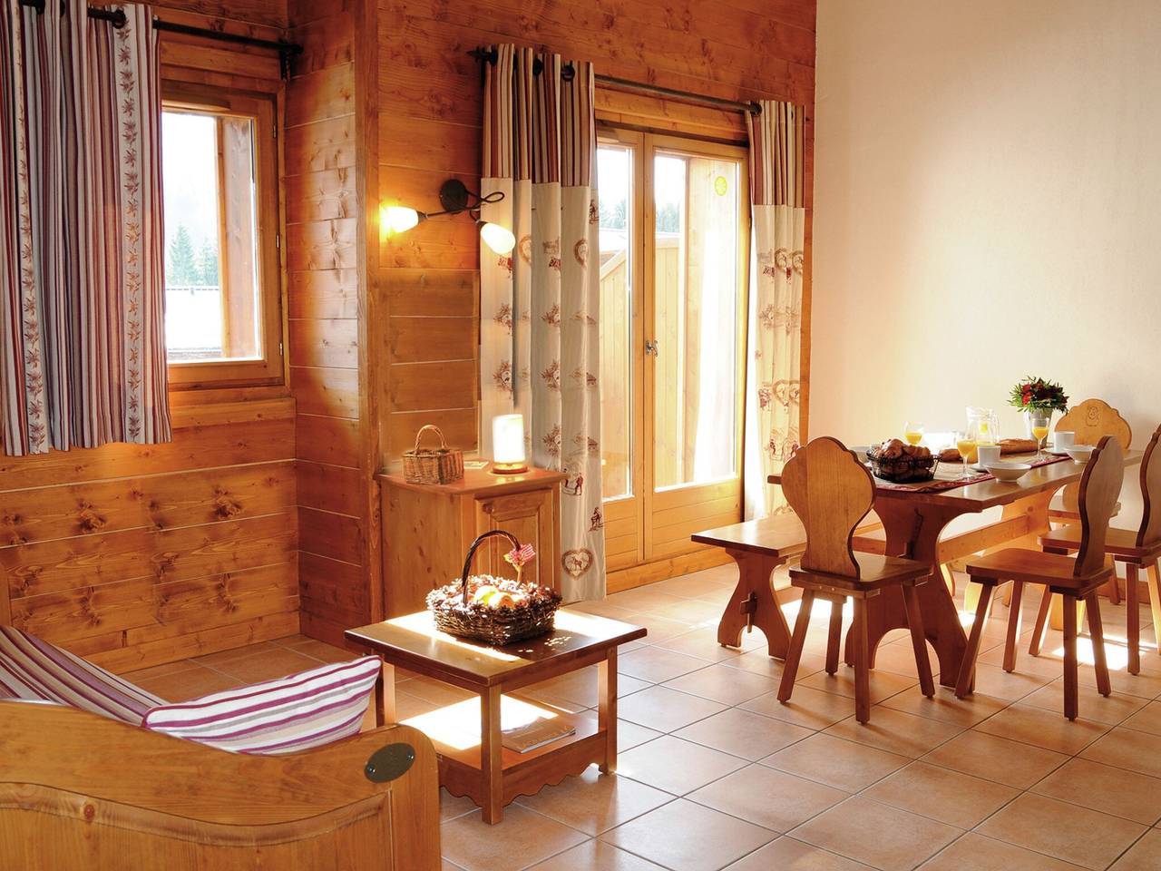 Entire apartment, Charming Mountain Getaway in Samoëns, Bonneville region