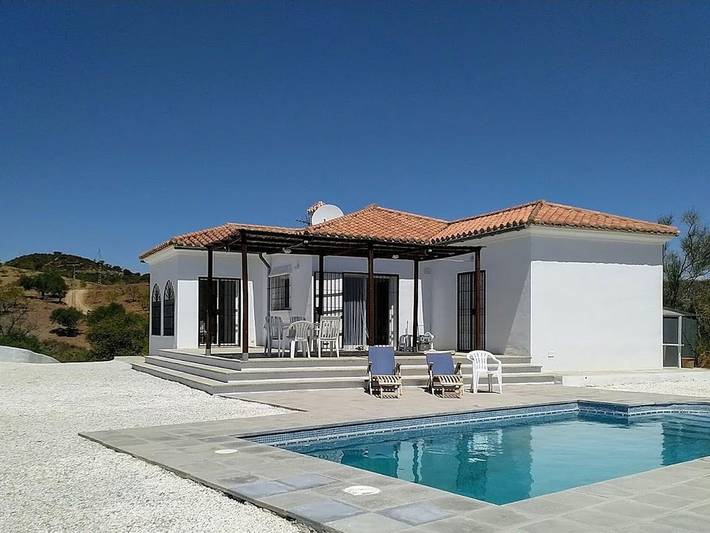 Ferienhaus für 2 Personen, mit Terrasse und Garten sowie Pool