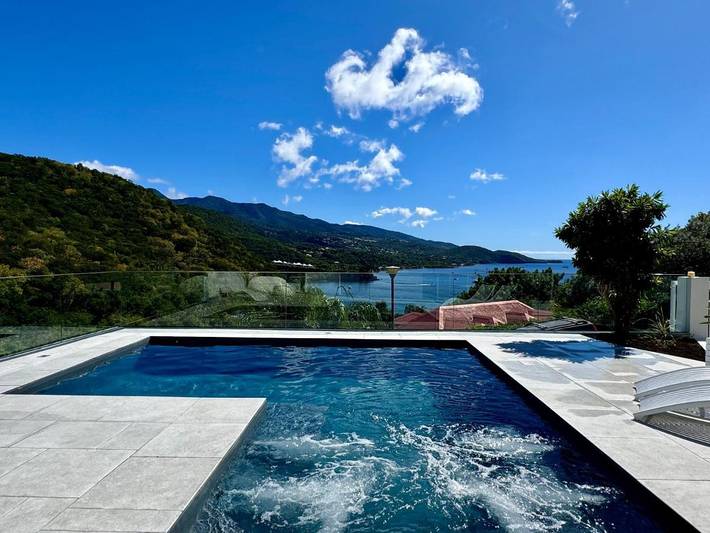 Villa pour 8 personnes, avec jacuzzi ainsi que piscine et jardin