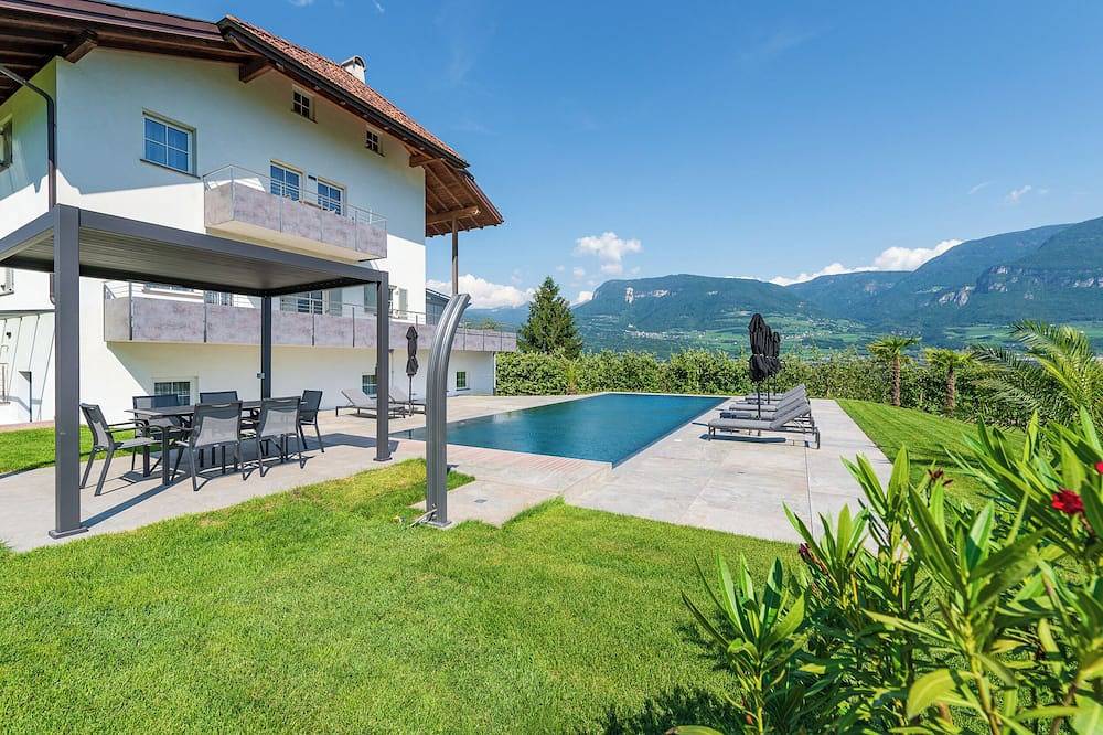 Ganze Wohnung, Ferienwohnung „Zwerger Süden“ mit Balkon, Pool und großer Liegewiese in Tramin an der Weinstraße, Nonsberggruppe