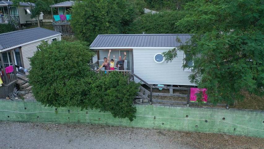 Camping pour 6 personnes, avec jardin ainsi que piscine et vue, adapté aux familles à Castellane - 4