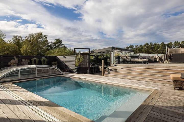Ferienhaus für 8 Personen, mit Sauna und Whirlpool sowie Balkon und Garten, mit Haustier