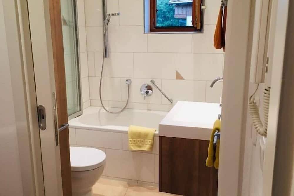 Ganze Wohnung, 4 Sterne Ferienwohnung mit Balkon 51qm für max. 4 Pers. in Wendelstein, Brannenburg