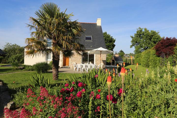 Gîte pour 10 personnes, avec terrasse et jardin, animaux acceptés à Erdeven
