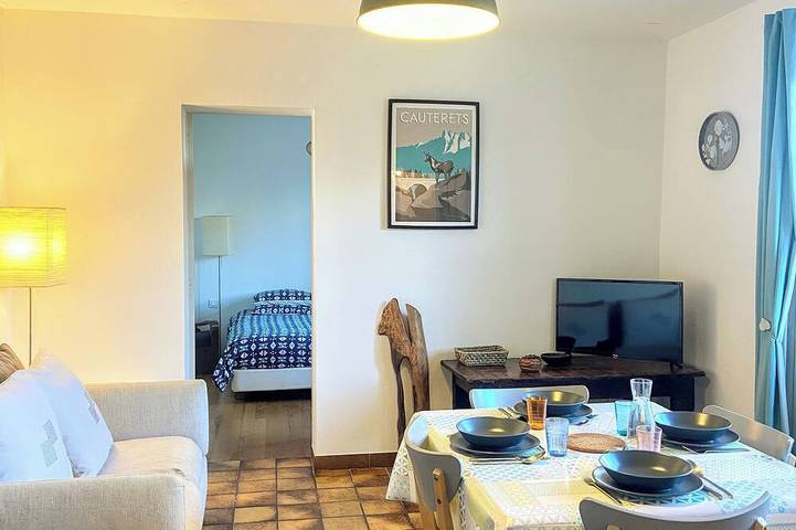 Appartement entier, Gîte d'Aspe, appartement chaleureux au coeur du quartier de Sainte Croix in Oloron-Sainte-Marie, Béarn