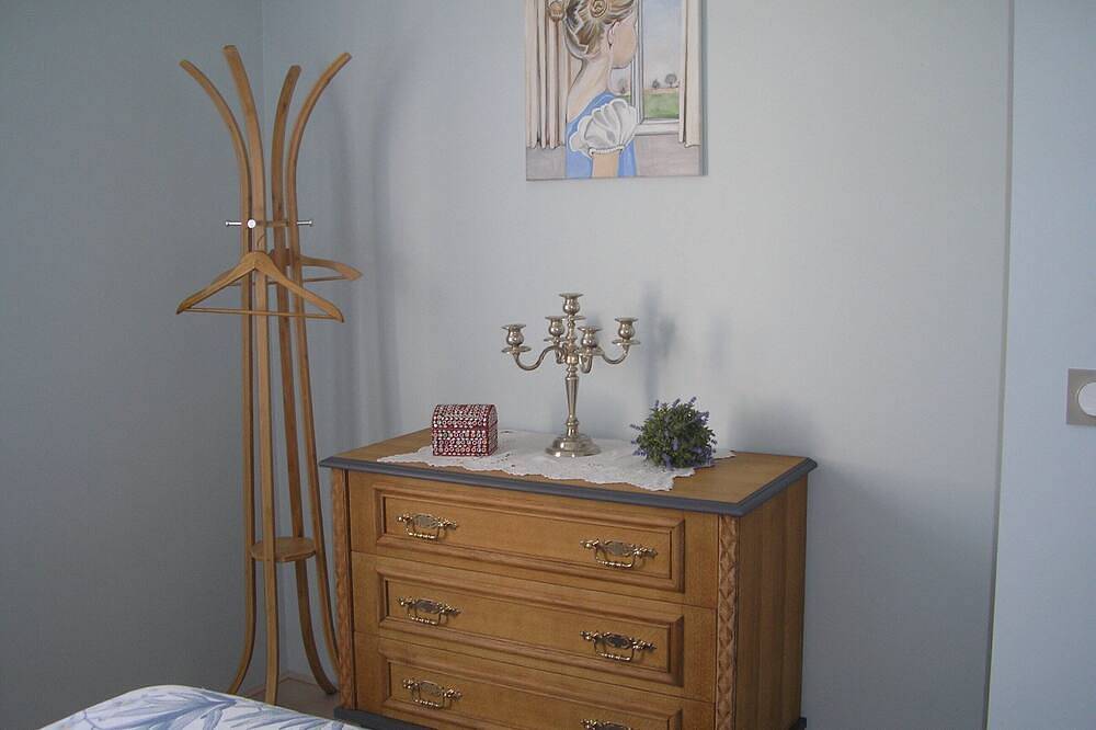 Single-storey residential house overlooking shady park. in Lalinde, Périgord Pourpre