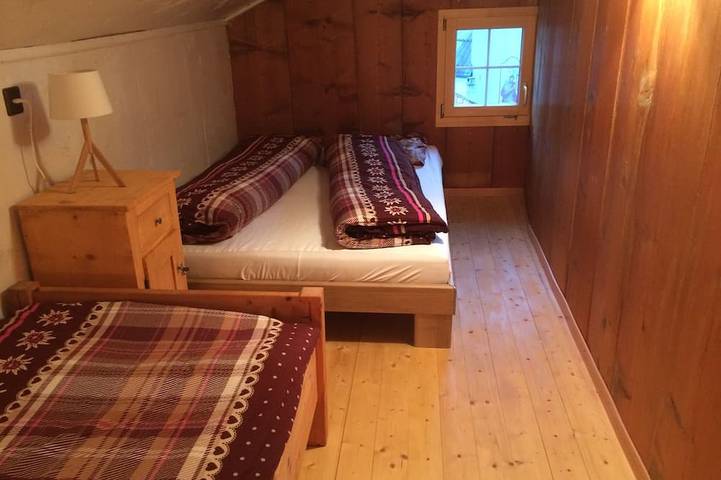 Maison de vacances confortable et romantique - idéale pour les couples ou deux familles in Medel, Surselva