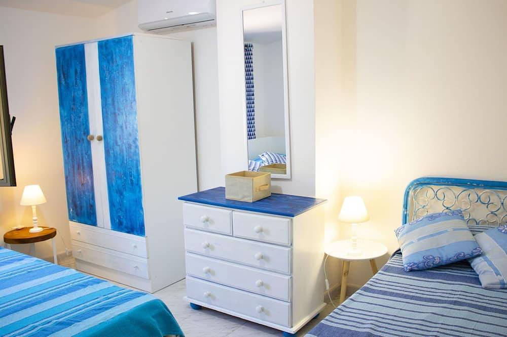 Entire apartment, Cosy apartment for 5 guests with Wifi, A/C, Tv, terrace, pets allowed, panoramic view and parking in Tancau sul Mare, Santa Maria Navarrese