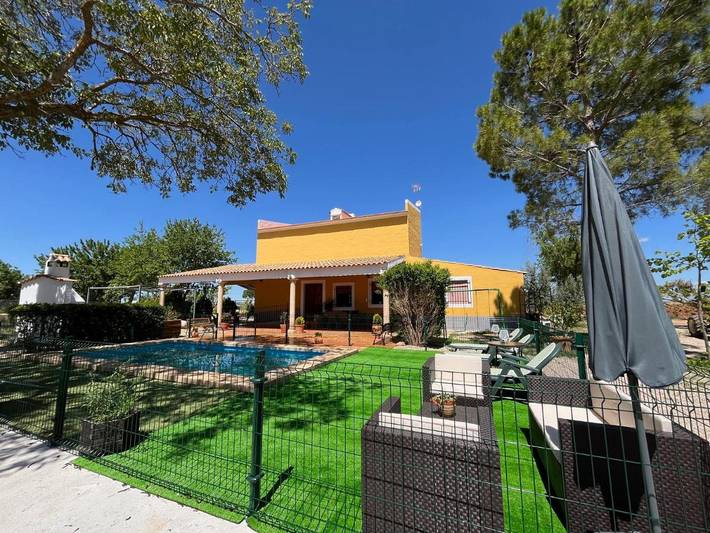Maison de campagne pour 9 personnes, avec Terrasse ainsi que Jardin et Piscine à San Clemente