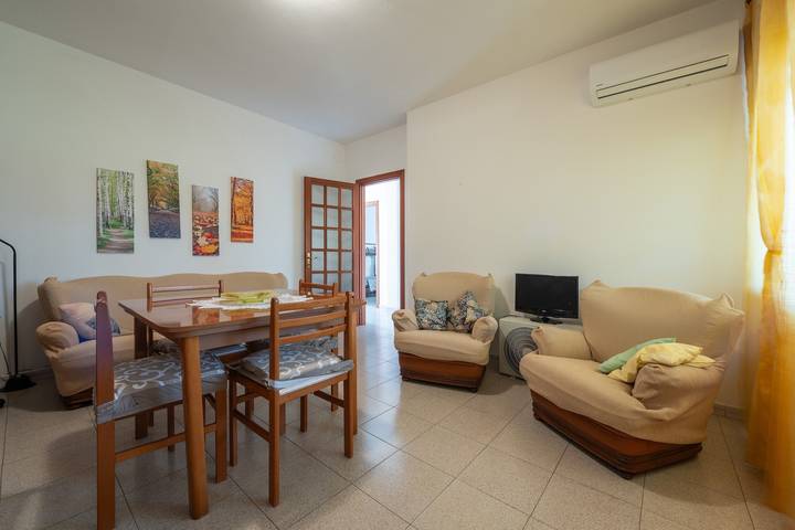 Casa vacanze 'San Giovanni' con terrazza privata, Wi-Fi e aria condizionata in San Giovanni Suergiu, Sulcis Iglesiente