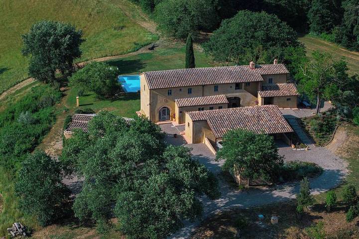 Villa per 14 persone, con terrazza e giardino in Buonconvento