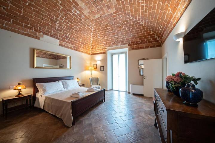 Chambre d’hôte pour 2 personnes, avec vue ainsi que jardin et piscine à Casale Monferrato - 4