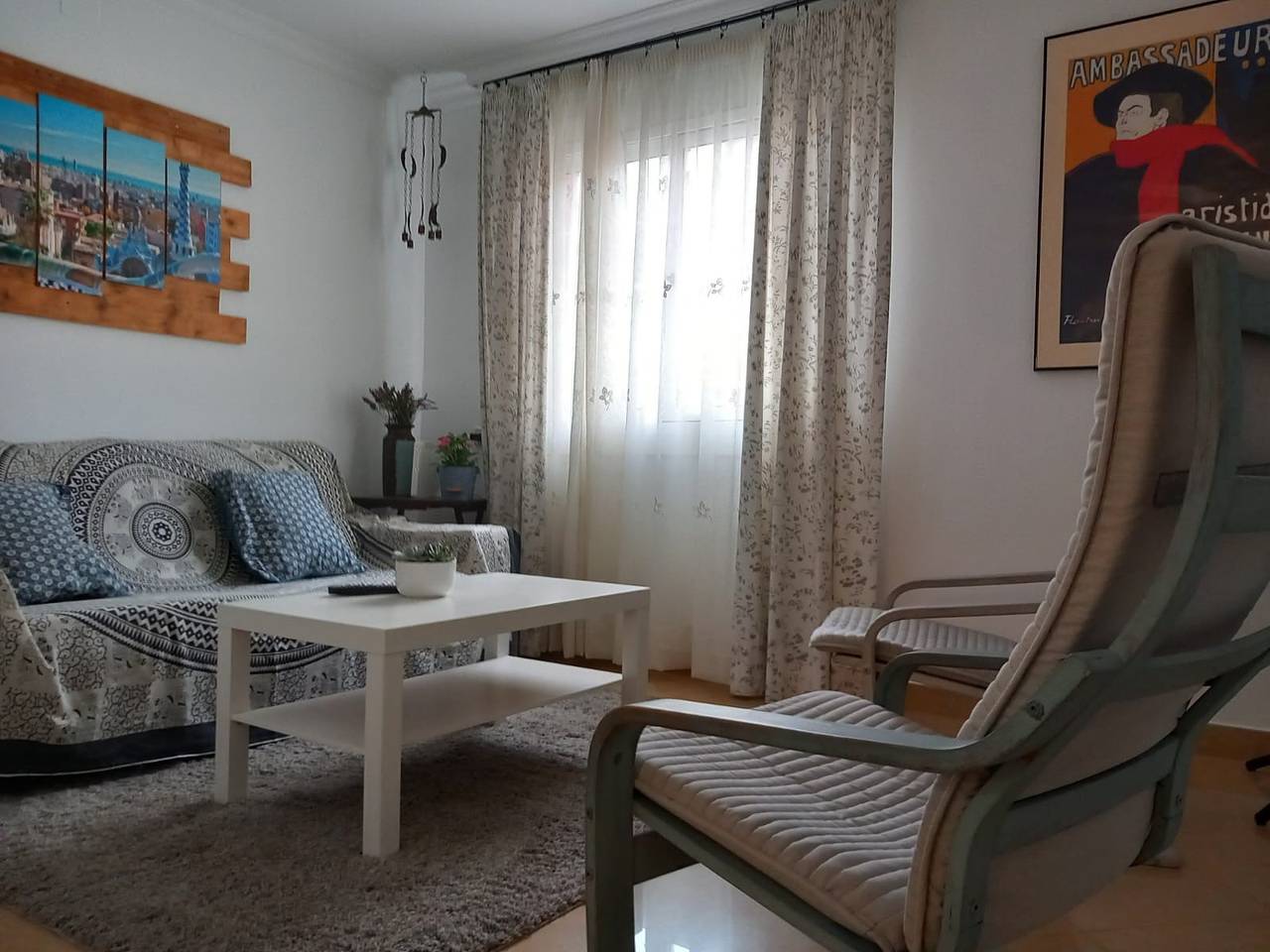 Entire apartment, Cozy Apartment Near The Beach in Barcelona Centre, Barcelona