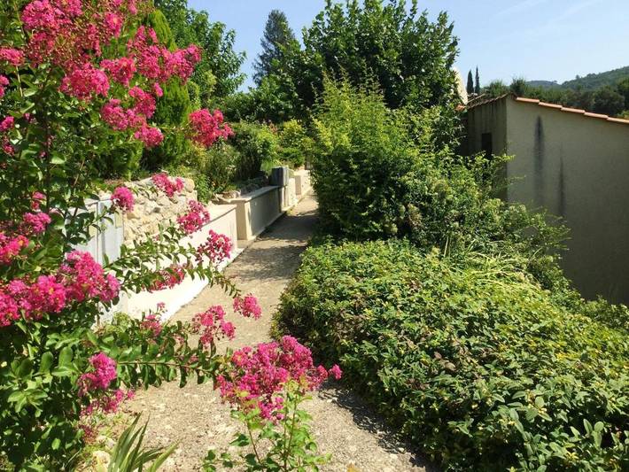 Location de vacances pour 4 personnes, avec terrasse ainsi que piscine et jardin à Saint-Martin-de-Brômes - 2