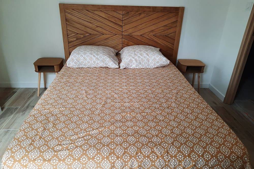 Ganze Wohnung, Rent a room with bathroom in a villa with independent entrance and swimming pool in Draguignan, Draguignan Region