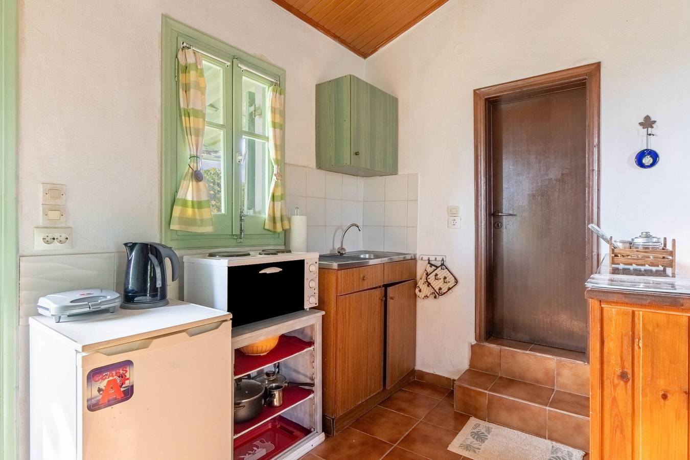 Seafront Studio Stefan with Sea View, Private Terrace, and Air Conditioning in Corfu