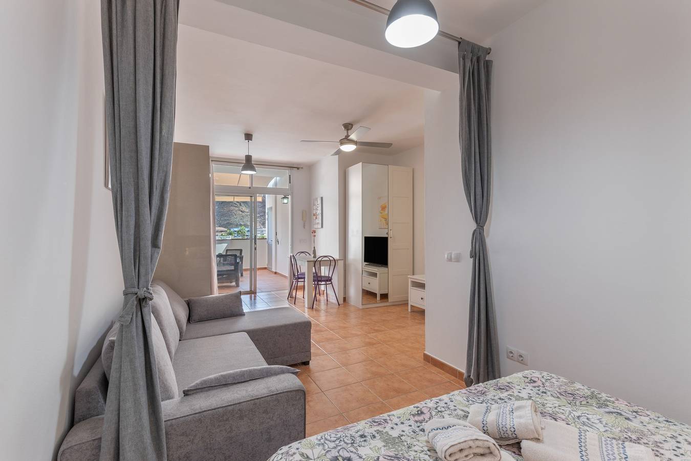 Helt studio, Vacation Studio 'Vv Faro' with Mountain View, Wi-Fi and Air Conditioning in Puerto de Mogán, Gran Canaria syd