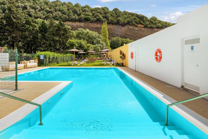 Entire apartment, Apartment 'Casa de 10 - 3A' with Mountain View, Shared Pool & Wi-Fi in Vejer de la Frontera, Costa de la Luz