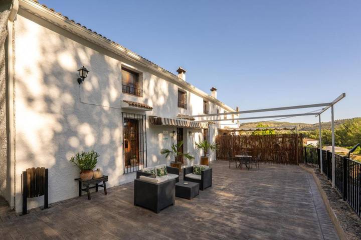 Location de vacances pour 12 personnes, avec jardin ainsi que piscine et vue à Alcalá la Real - 4