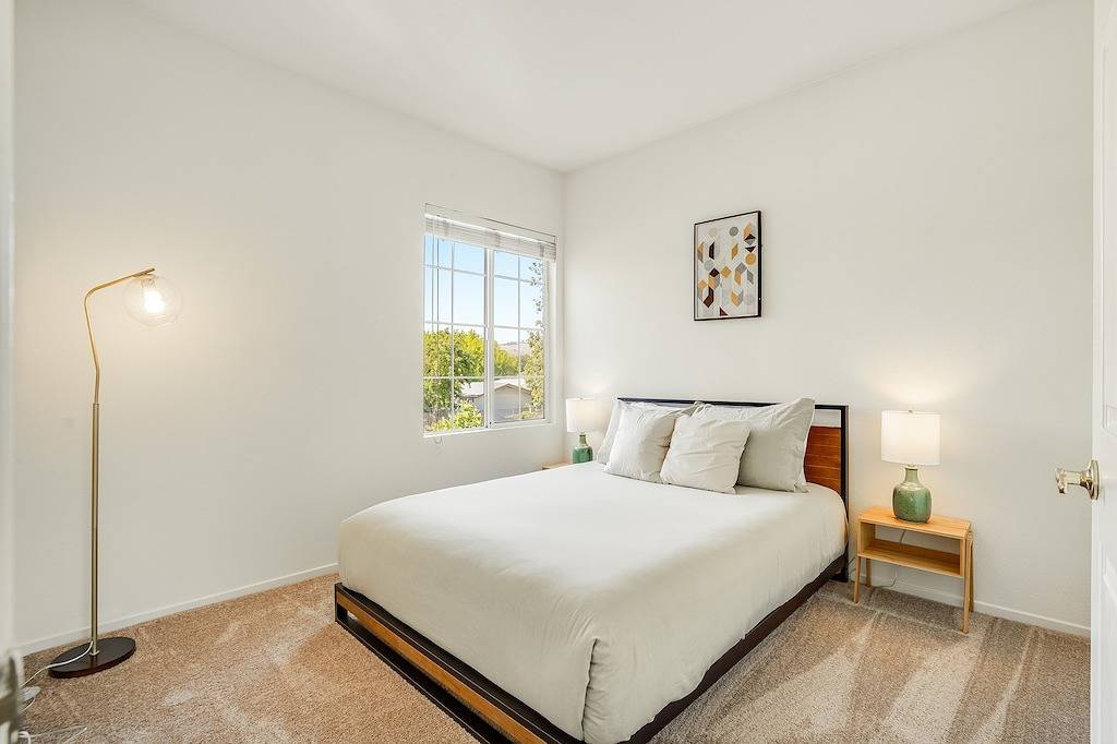 Spacious 4Br 3Ba | King Bed | Private Yard | Sf Bay Area in Hayward (CA), Silicon Valley