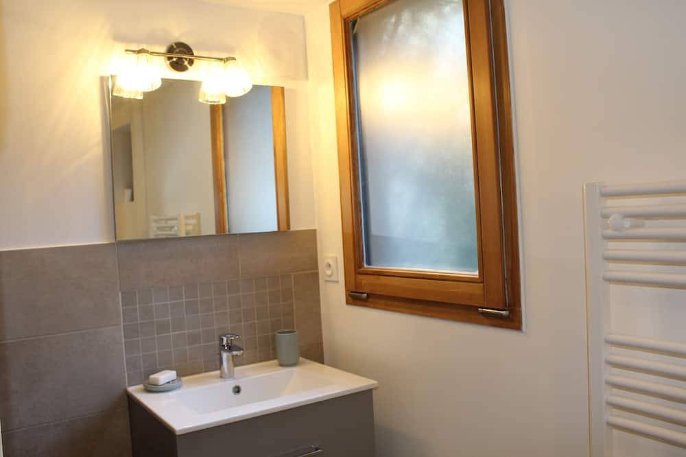 Charming 1 to 2 pers gîte at the foot of the Chartreuse in Chapareillan, Isère