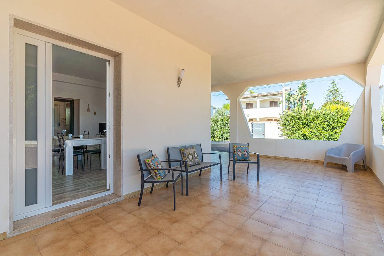 Appartement entier, Appartement 'Sole Vue Jardin' avec Vue Mer, Wi-Fi et Climatisation in Fontane Bianche, Cassibile