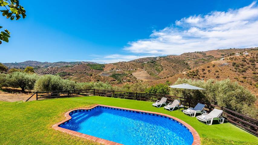 Villa for 4 people, with balcony/terrace and pool in Frigiliana